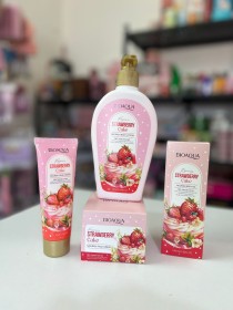 بكج strawberry  cake