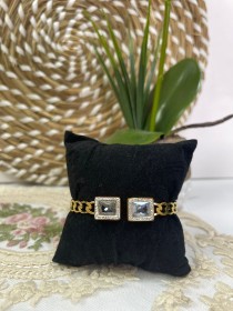 اسوارة جدل مع كرستال