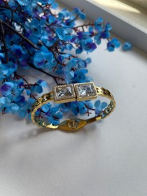 اسوارة جدل مع كرستال