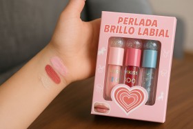 ملمع شفاه لؤلؤي