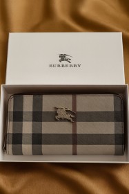جزدان بيربريBURBERRY